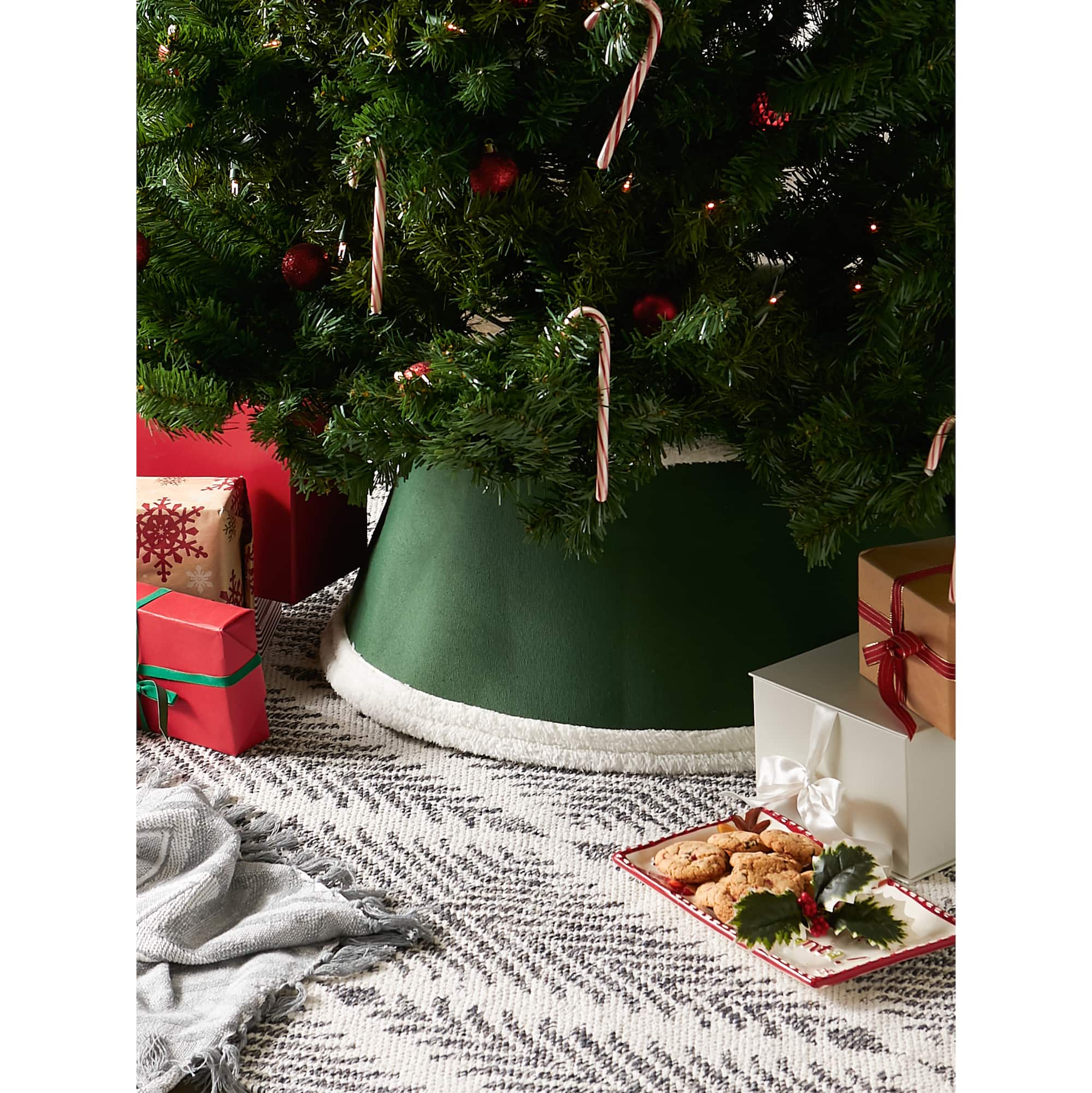 DII® Green Holiday Tree Collar